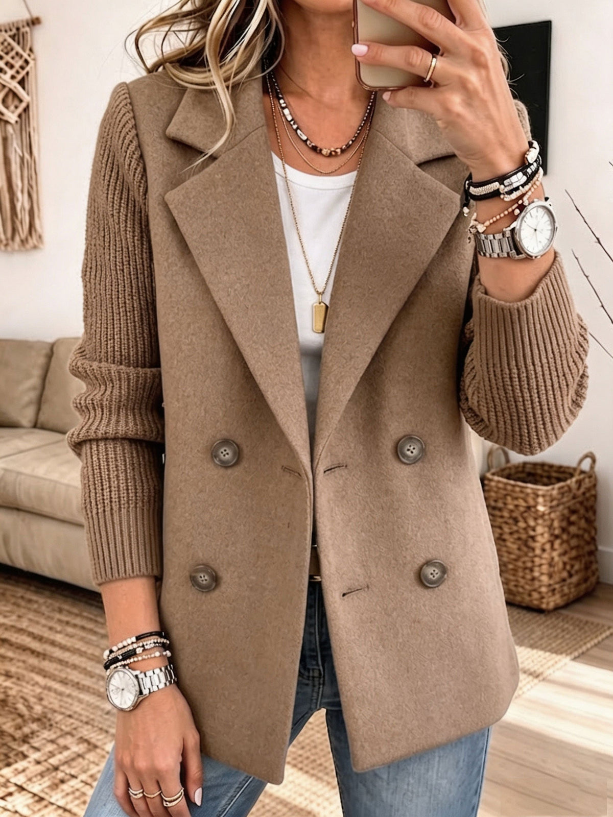Elegant blazer med strikkede ærmer – smart, varm og afslappet